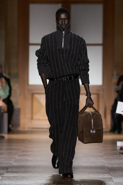 Look 49